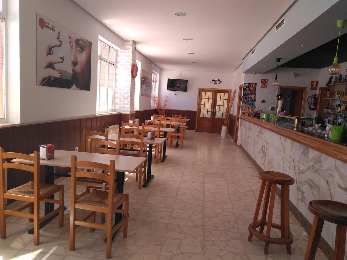 Hostal El Tropezon Matallana de Valmadrigal Extérieur photo