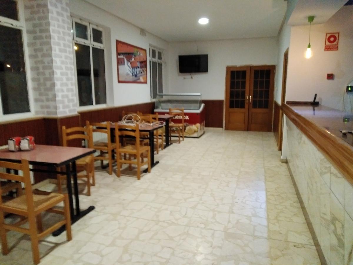 Hostal El Tropezon Matallana de Valmadrigal Extérieur photo
